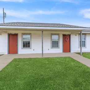 Shreveport apartment for rent - A white house with red doors and windows.