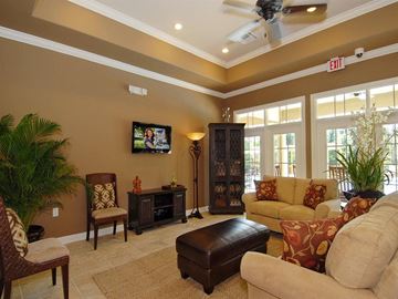 Covington apartment for rent - a living room with furniture and a ceiling fan