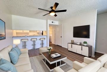 Baton Rouge apartment for rent - a living room with a couch and a tv