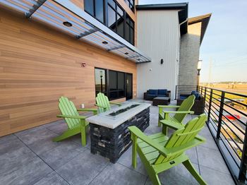 Community patio & firepit 