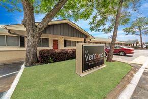 Irving apartment for rent - the building where the hotel is located