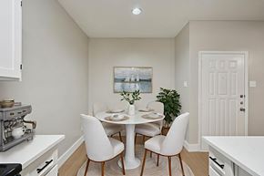 Irving apartment for rent - A dining room with a white table and chairs.