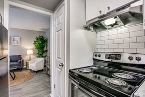 Houston apartment for rent - Kitchen Appliances at Bellaire Oaks Apartments, Houston, TX