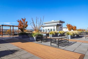 Rooftop walking path, bbq and lounge seating
