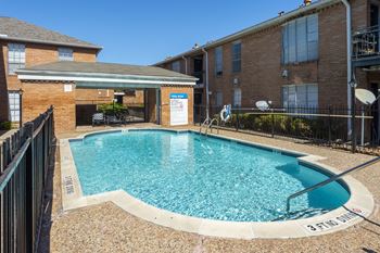 Invigorating swimming pool