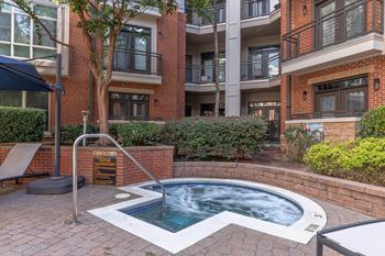 Amazing pool with jacuzzi