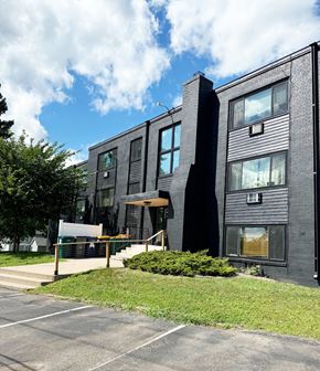 River Falls apartment for rent - River Falls Apartments Exterior