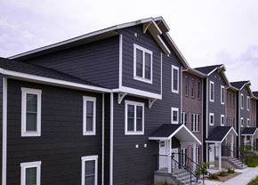 River Falls townhouse for rent - Milltown Exterior Entryway