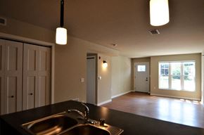 River Falls townhouse for rent - Infloor heating on these 1 BR