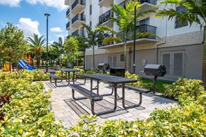 Hialeah apartment for rent - BBQ Area