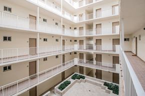 Miami apartment for rent - a view of the courtyard of an apartment building