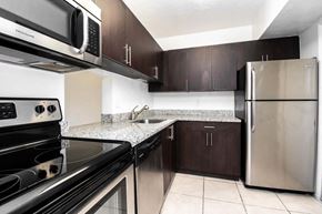 Pinecrest apartment for rent - Kitchen