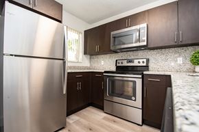 Miramar apartment for rent - A kitchen with a stainless steel refrigerator and a stainless steel oven.