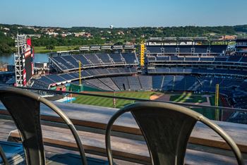 Rooftop with 360-degree views of nationals stadium