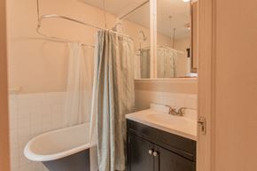 Denver apartment for rent - Bathroom