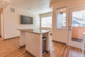 Boulder apartment for rent - The Block Kitchen Island