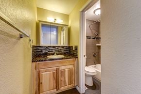 Lafayette townhouse for rent - 875 Sir Galahad Dr Bathroom