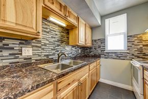 Lafayette apartment for rent - 1075 Sir Galahad Dr Kitchen