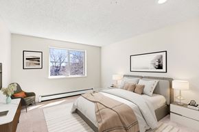 Boulder apartment for rent - a bedroom with a large bed and a window