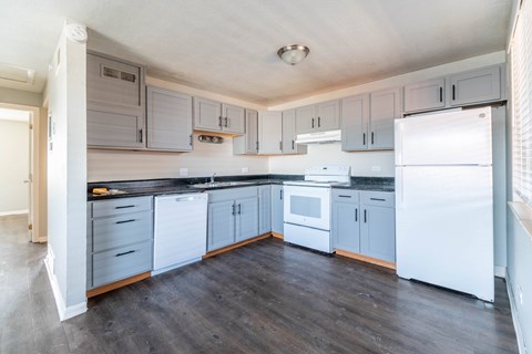 Floor plan for 2 beds, 1 bath, 640 sqft