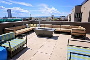 Outdoor fire pit