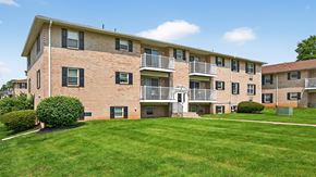 Bethlehem apartment for rent - A large apartment complex with a green lawn in front.