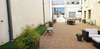 Courtyard with pet turf