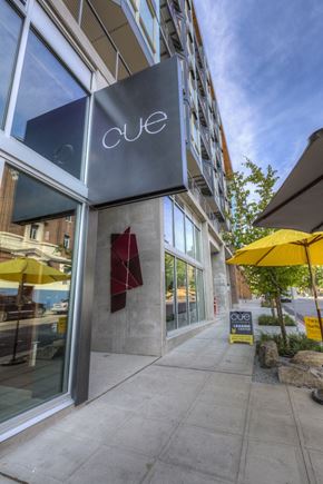 Seattle apartment for rent - Cue entrance with building sign