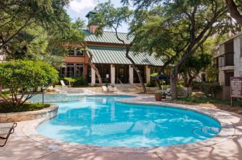 Lagoon-style pool & spa