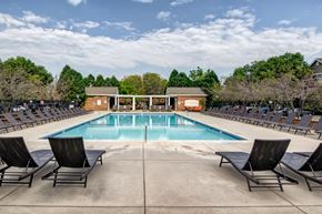 Bloomington apartment for rent - Swimming pool, Sundeck