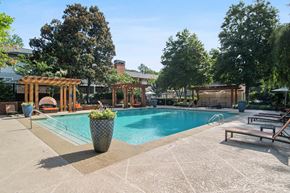 Atlanta apartment for rent - Glen Lake Apartments in Atlanta, GA 30328 photo of a resort style pool