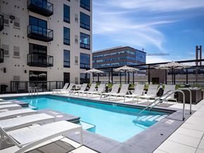 Minneapolis apartment for rent - Pool deck
