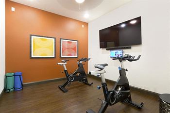 Interactive wellbeats™ fitness & spin studio