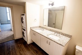 St. Louis apartment for rent - Model Bathroom