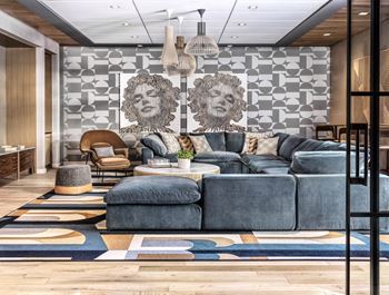 Media lounge