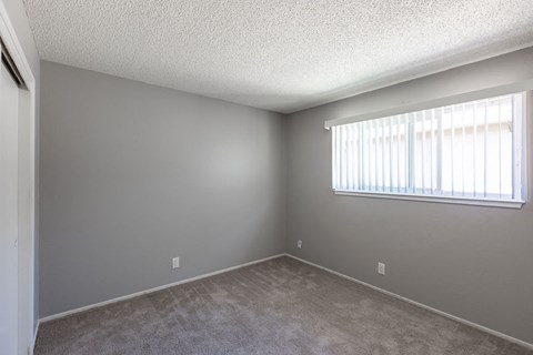 Floor plan for 2 beds, 1 bath, 976 sqft