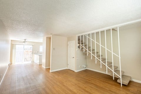 Floor plan for 2 beds, 1.5 baths, 950 sqft