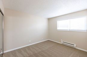 San Jose townhouse for rent - an empty bedroom with a large window and carpeting