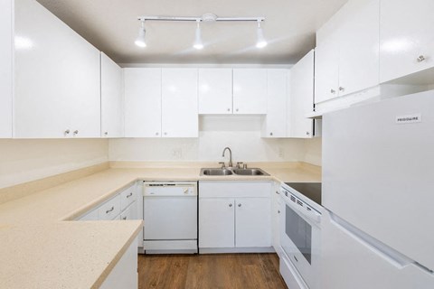 Floor plan for 1 bed, 1 bath, 663 sqft