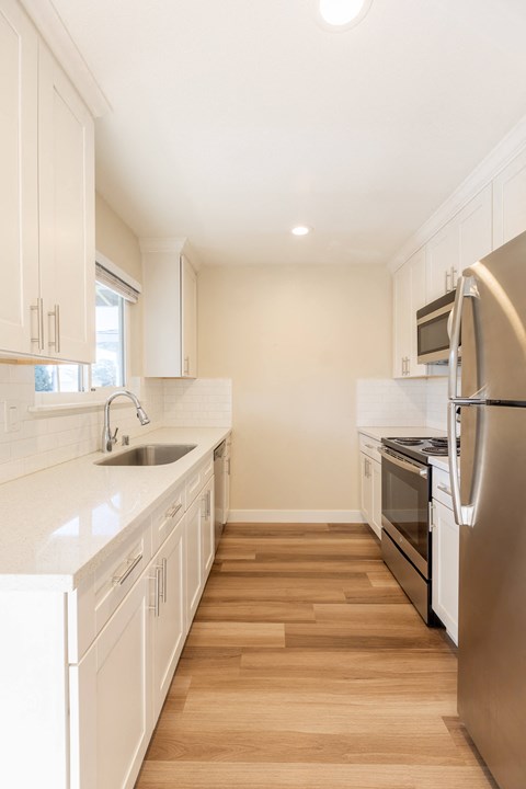 Floor plan for 2 beds, 1 bath, 952 sqft