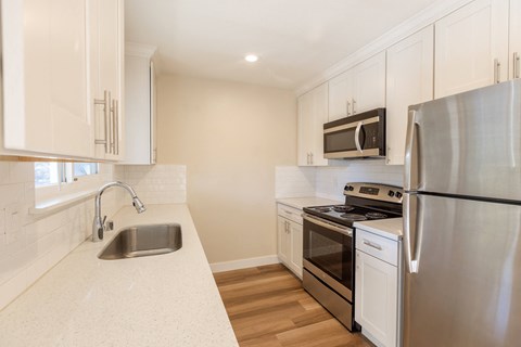 Floor plan for 1 bed, 1 bath, 775 sqft
