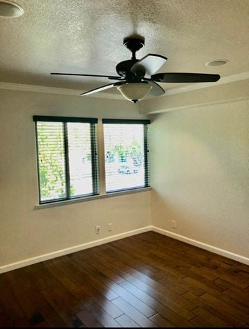 Redwood City apartment for rent - a living room with a ceiling fan and a window