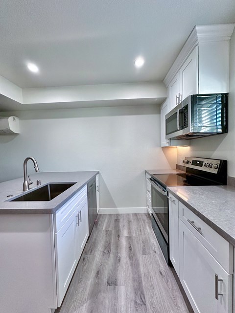 Floor plan for 2 beds, 2 baths, 934 sqft