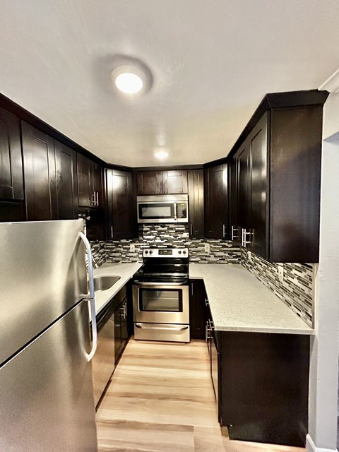 Floor plan for 2 beds, 2 baths, 836 sqft