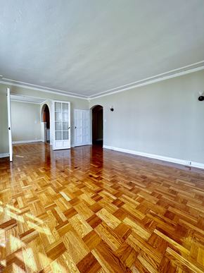 San Mateo apartment for rent - an empty living room with wood flooring and white walls