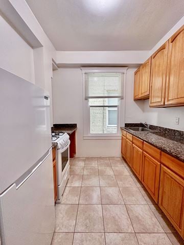 San Francisco apartment for rent - the kitchen is clean and ready for us to use