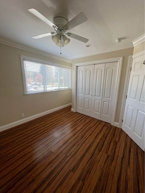 Menlo Park apartment for rent - an empty room with a ceiling fan and a window