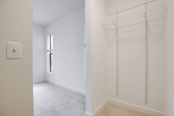 Adjustable rack system for closet