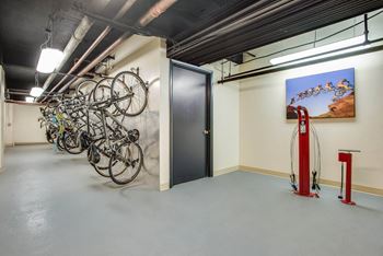 Bikes storage
