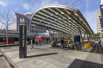 Short distance to the pentagon city and crystal city metro stations